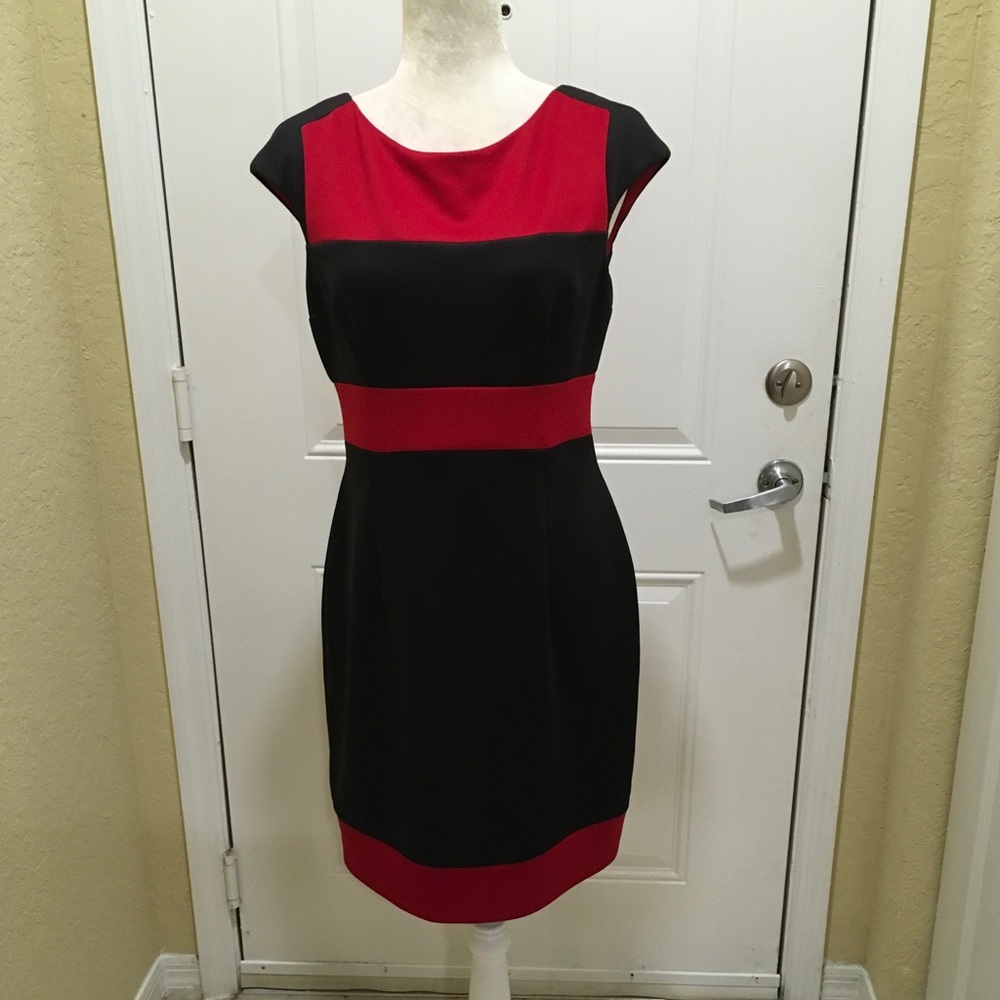 Color block black/red back zip midi dress